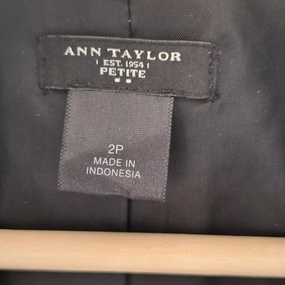 Anne Taylor Petite Crop Blazer - Picture 2 of 4